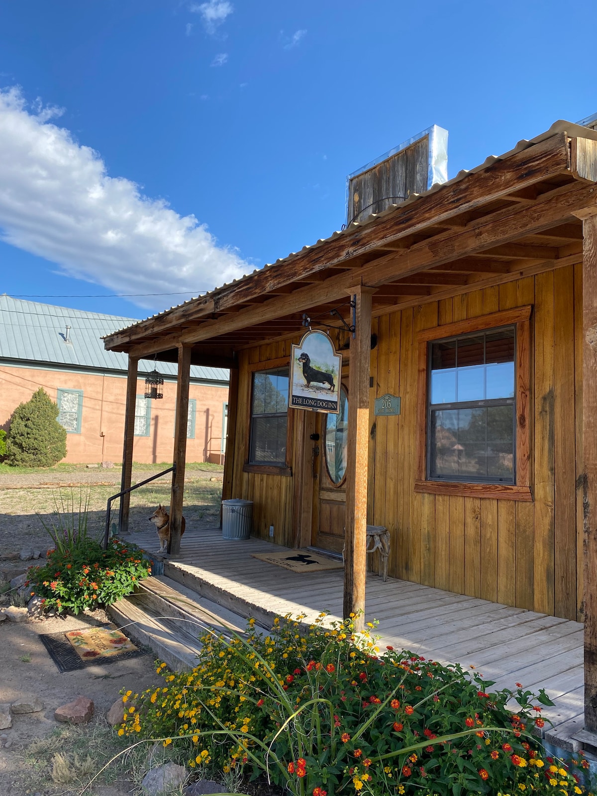 Long Dog Cabin Downtown