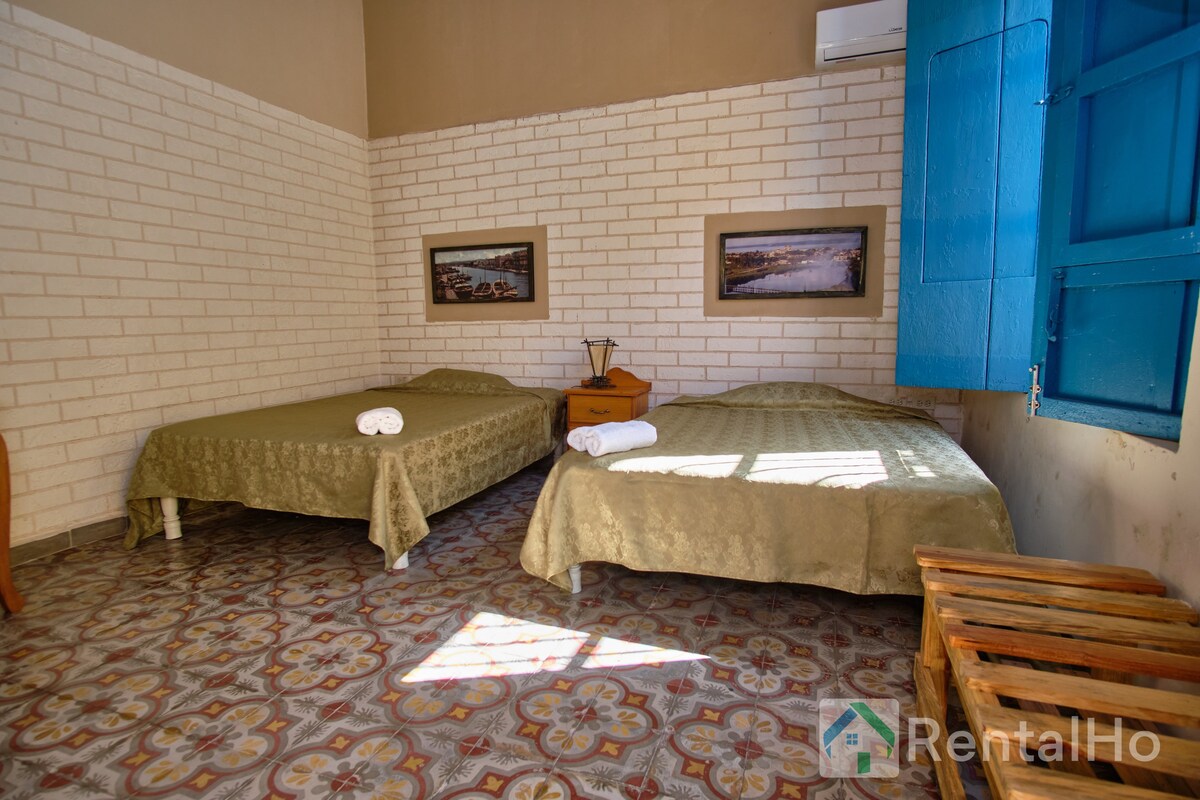 Majestic private triple room in Matazas's center