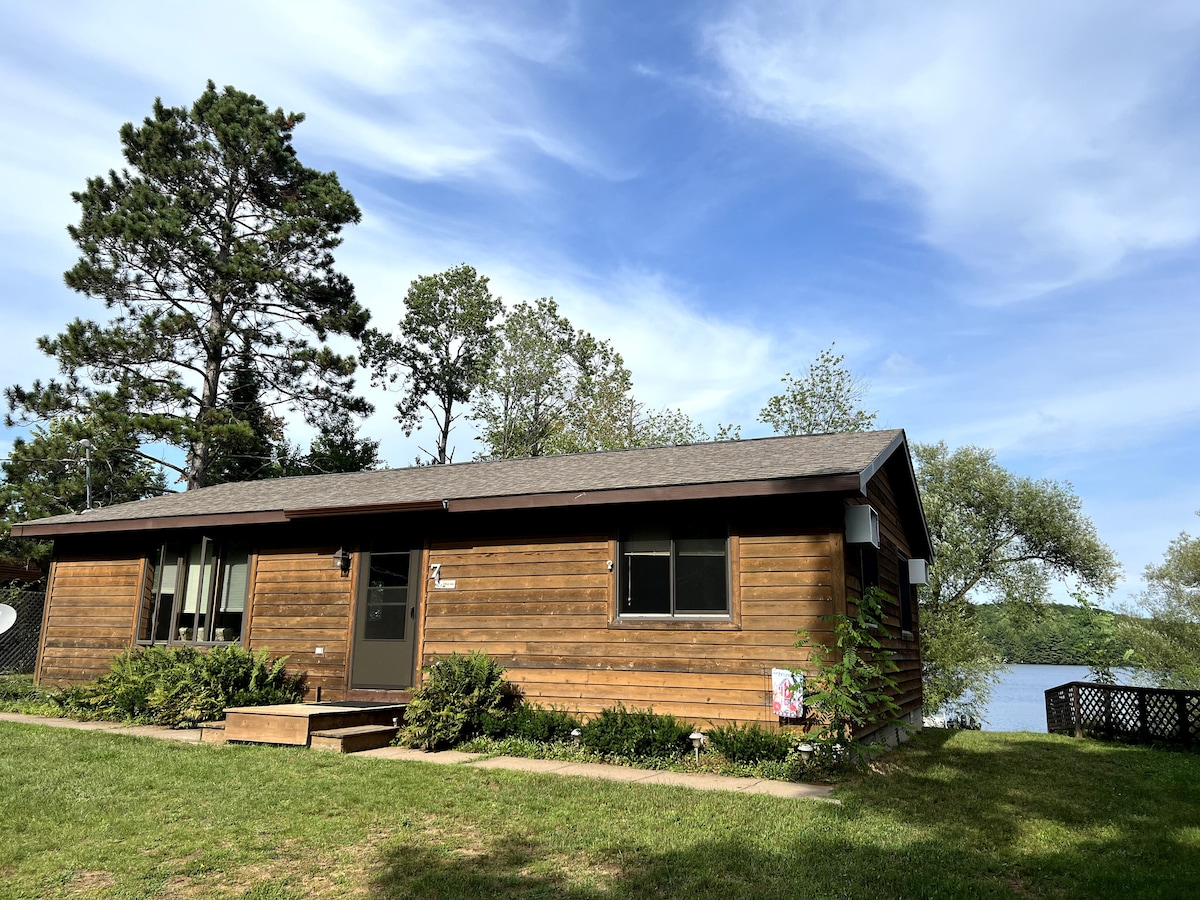 Cozy Cabin on Range Line Lake