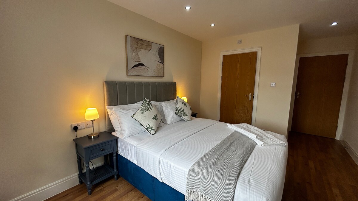 Homely & Stylish 2 Bedroom 4 Guests Parking Wifi