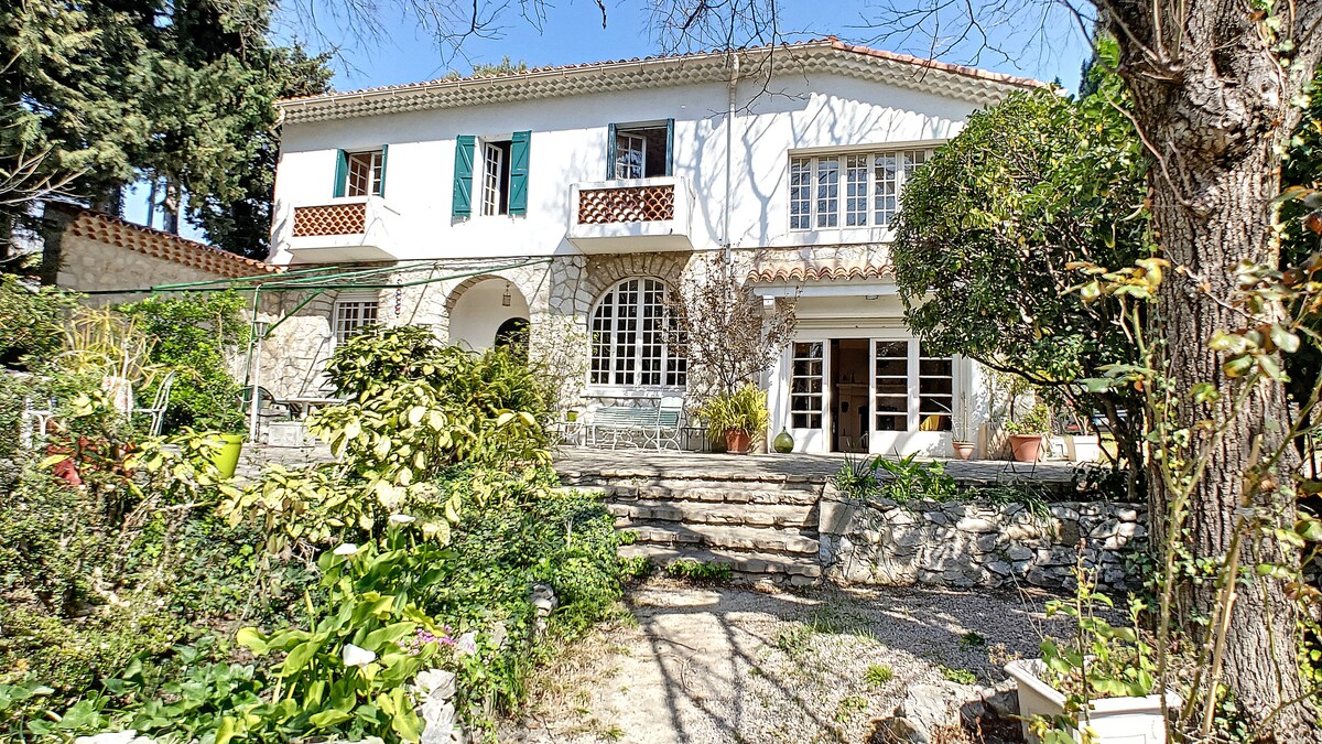 Villa Piscine​ Tyntaride au cœur du village a pied