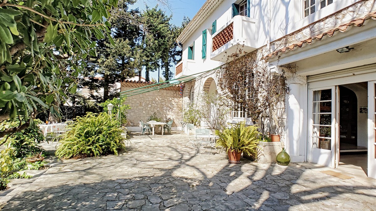 Villa Piscine​ Tyntaride au cœur du village a pied