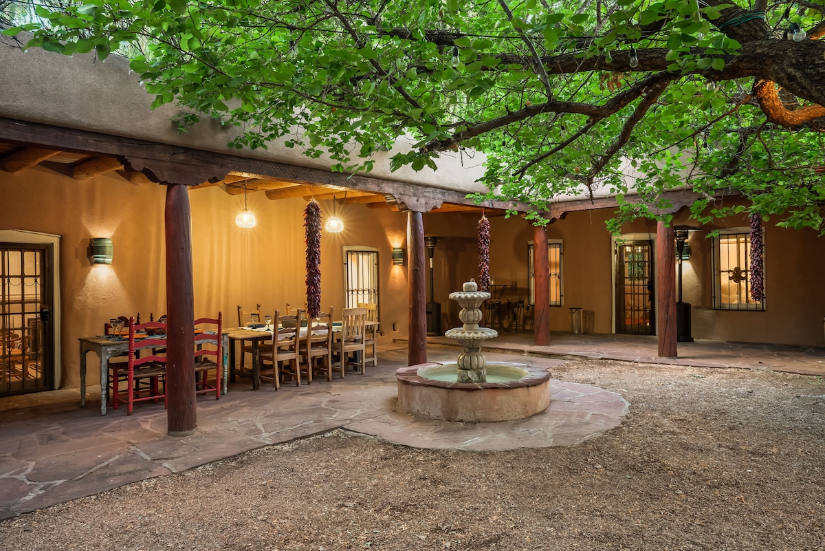 Santa Fe Hacienda, heated pool/spa, mountain views