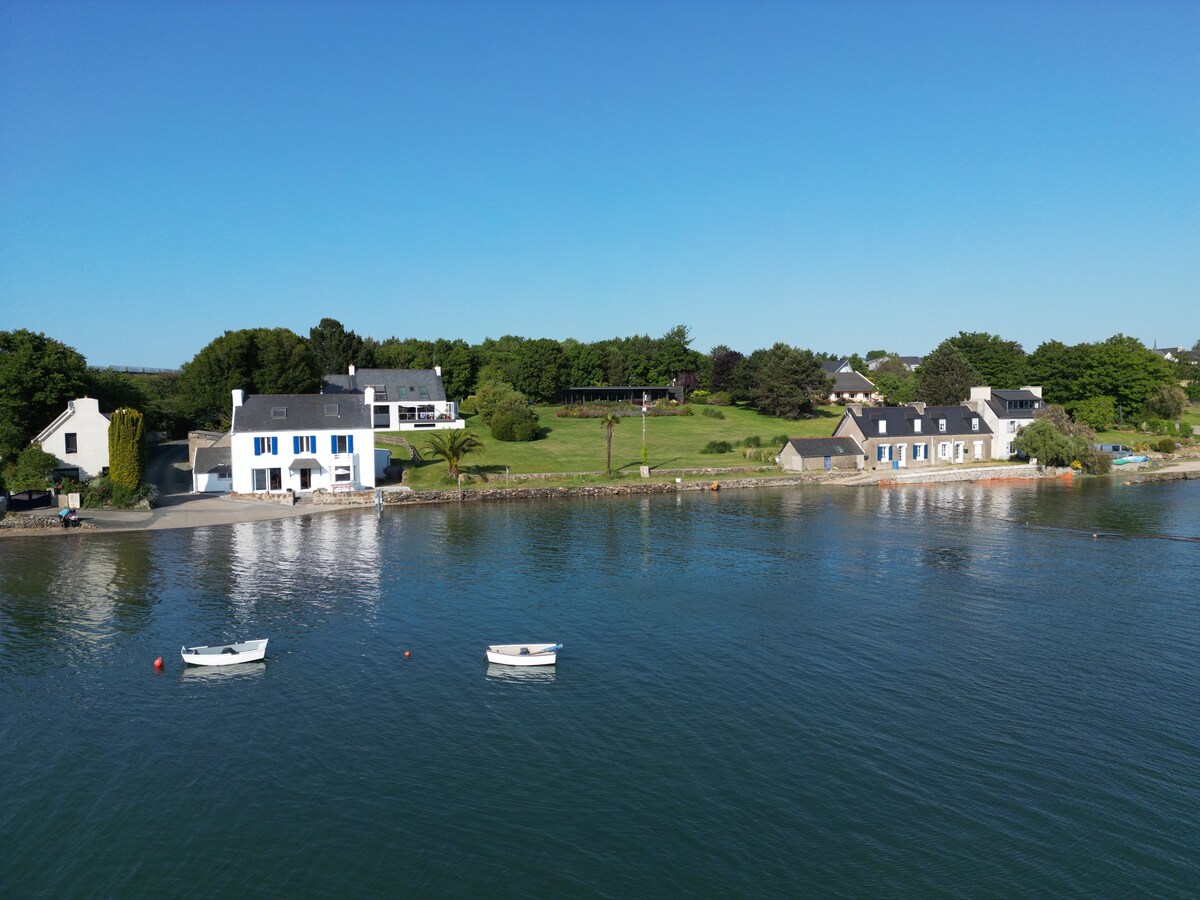 Maison les pieds dans l'eau