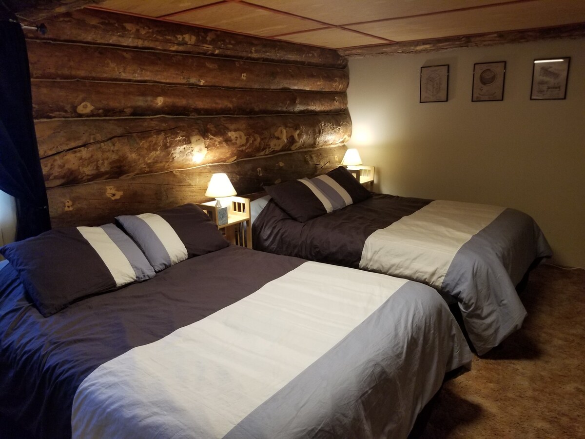 Northern Sky Lodge - Mining Room