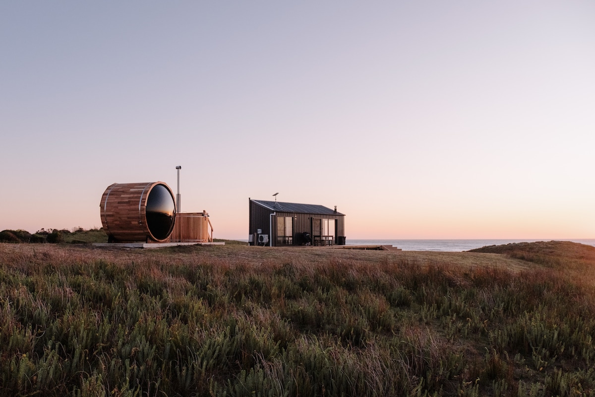 Red Rock Hut, King Island