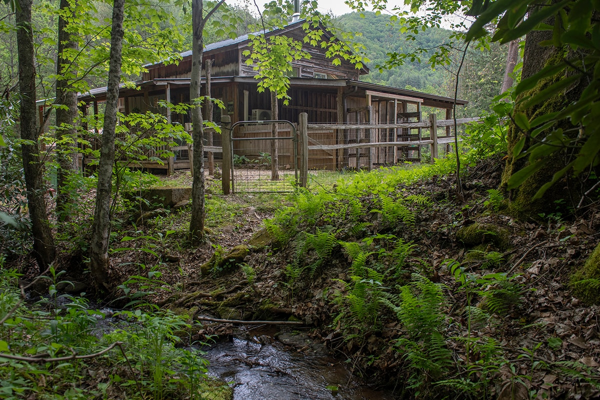 Sunhillo Cabin by the Creek