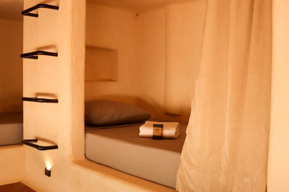 隐秘海滩旅舍（带空调）的女性卧室