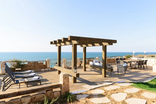 Luxurious Oceanfront View Villa !