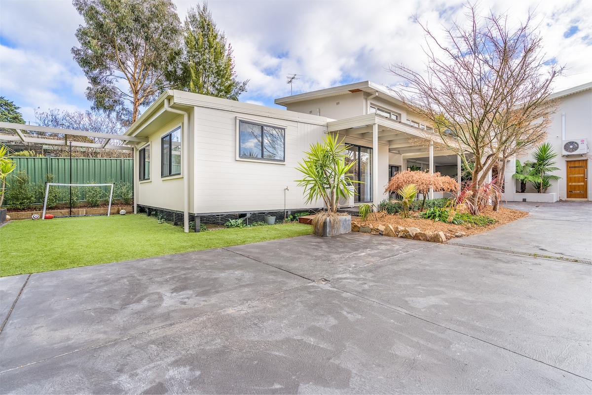 Renovated Townhouse close to the CBD and Schools