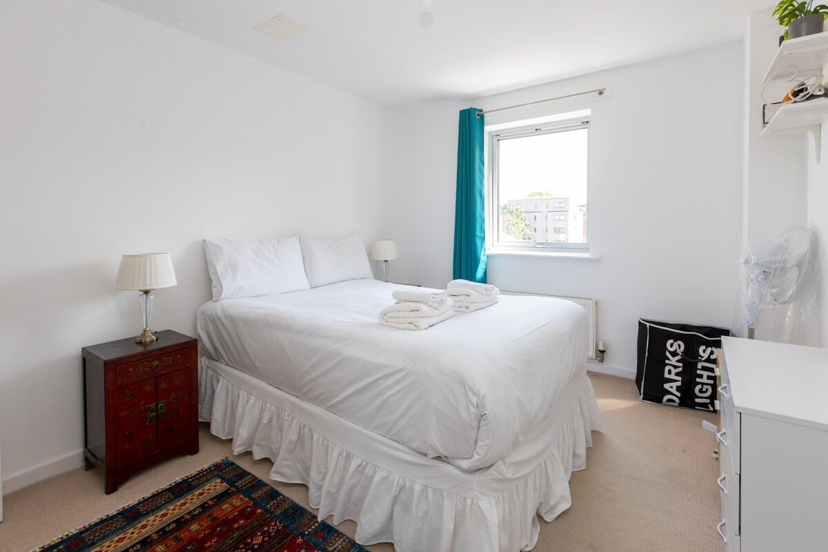 Summer Sanctuary | Pvt Balcony | 1 Bed | Mile End