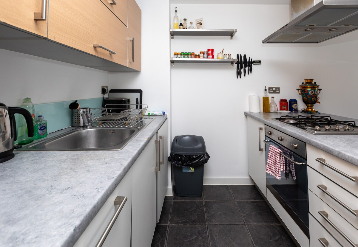 Summer Sanctuary | Pvt Balcony | 1 Bed | Mile End