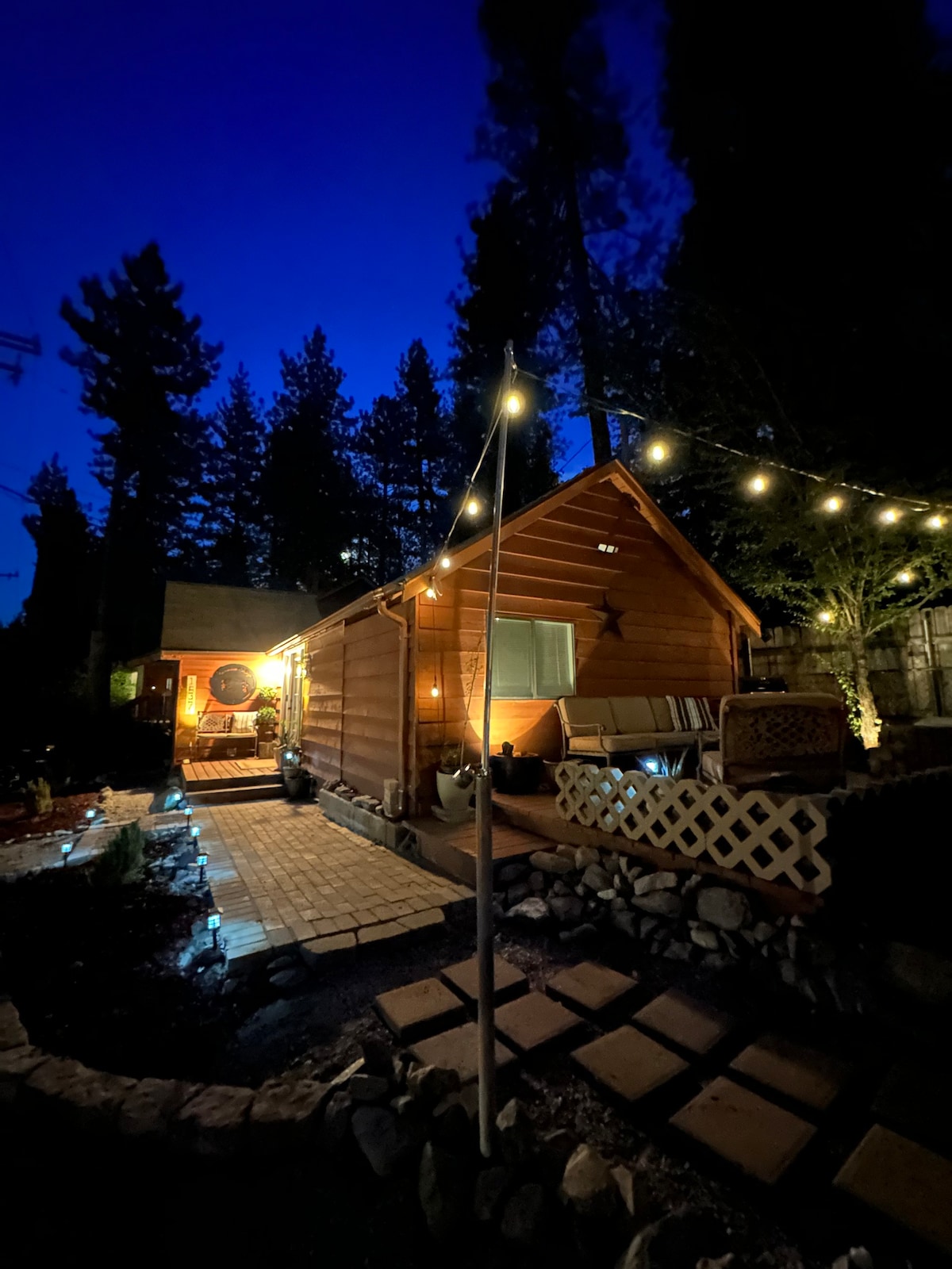 Cozy Boho cottage in the woods!