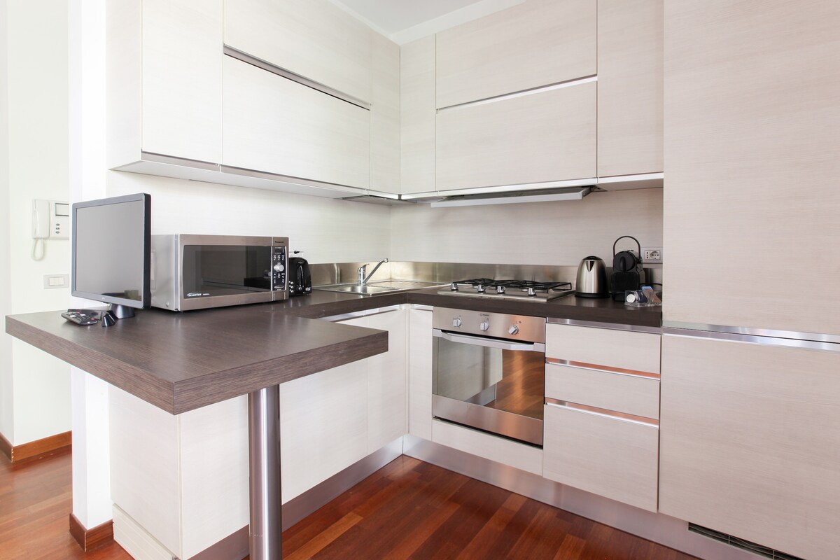 Trendy & vibrant Ticinese district, Modern 1-BR