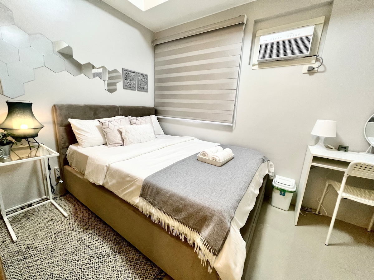 Le Soleil J | 1-BR Relaxing Staycation Unit in QC