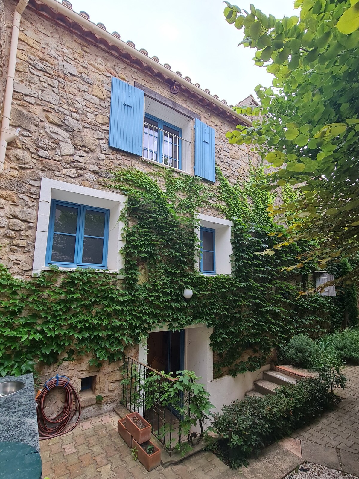 Charmante maison, jardin ombragé, solarium