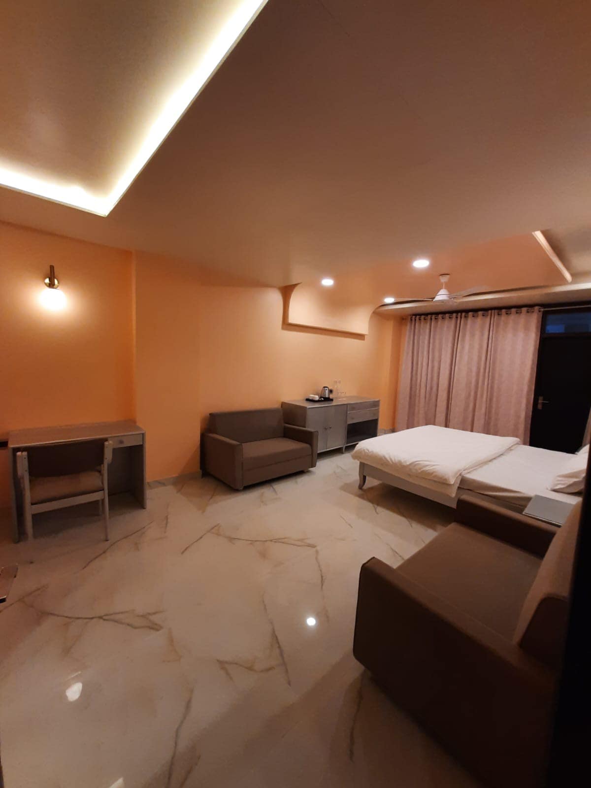 Bungalow 29- Luxury Room with Balcony