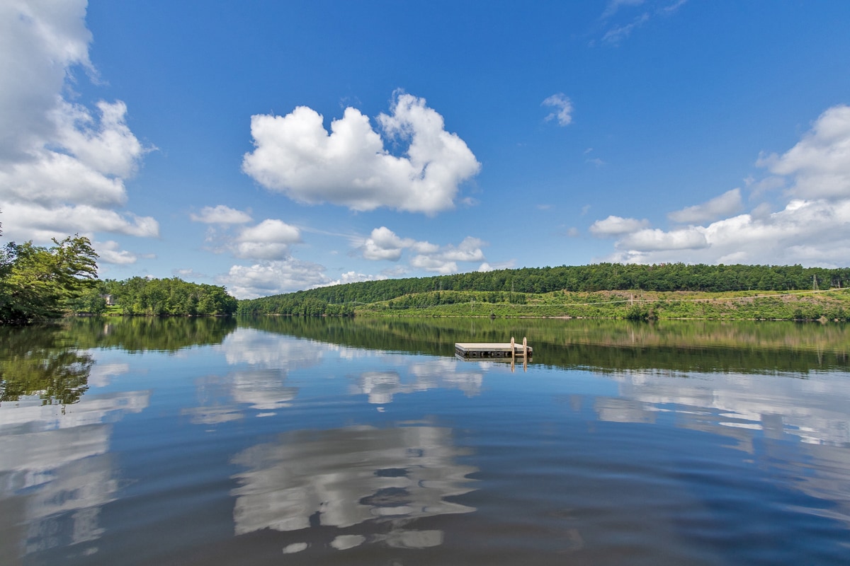 Lakefront Charm-Come Enjoy the View!