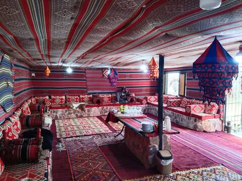 A bed in a 3-bedroom with a view to Petra