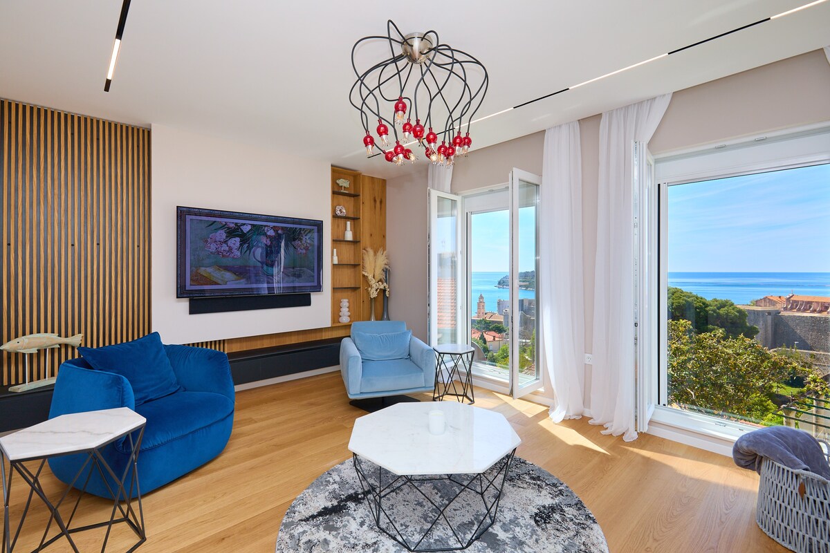 Stunning views in Luxury 5* Divona Apartment