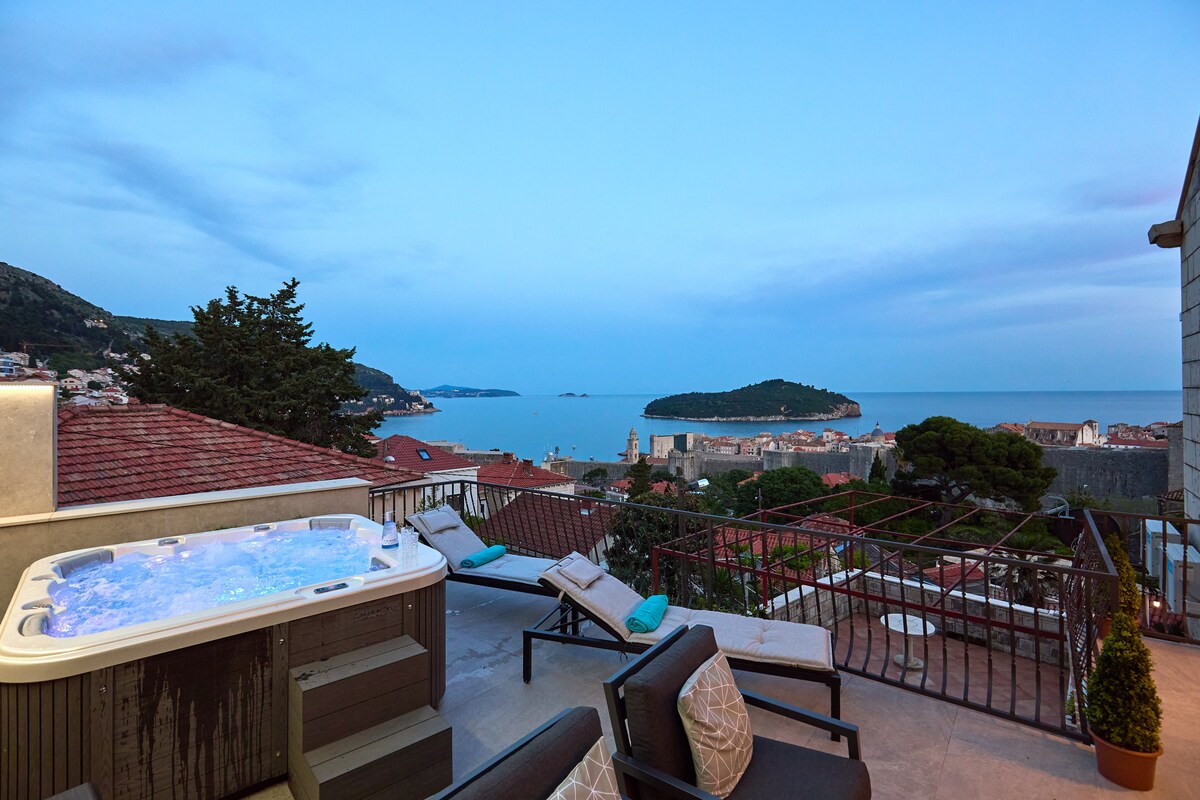 Stunning views in Luxury 5* Divona Apartment