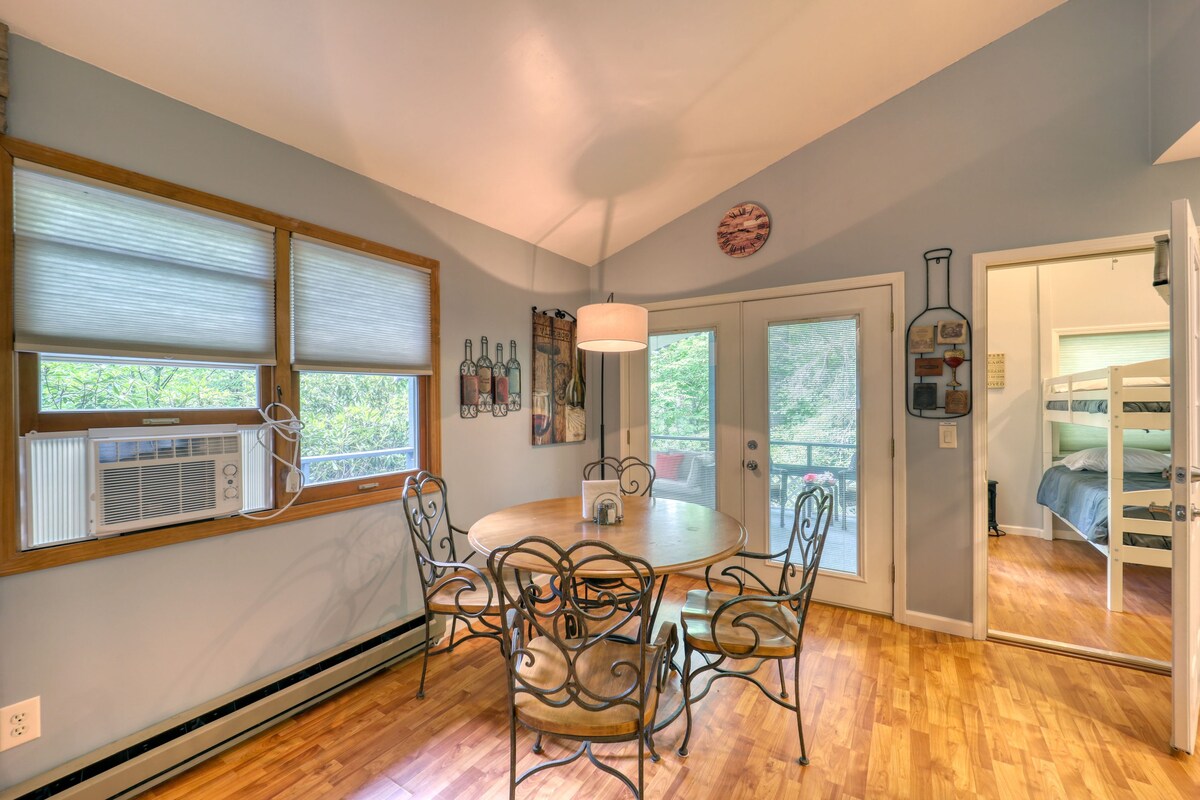 Home near Grandfather Mtn, w/ patio, deck, firepit