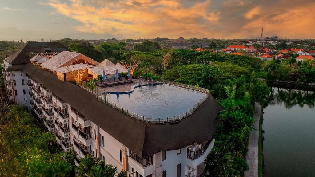 Elegant Hotel w/ Rooftop Infinity pool