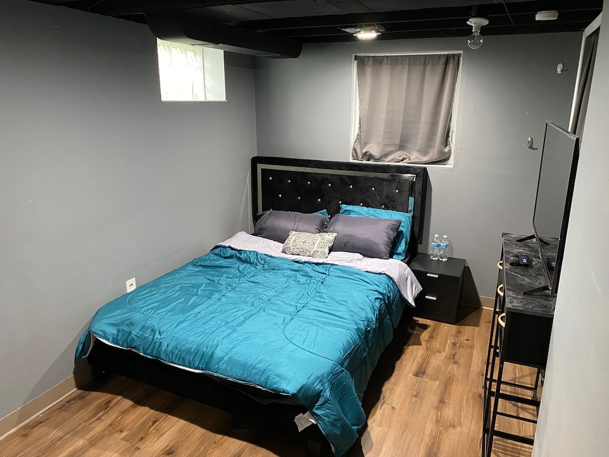 Private queen bed - 15 min from Downtown Detroit