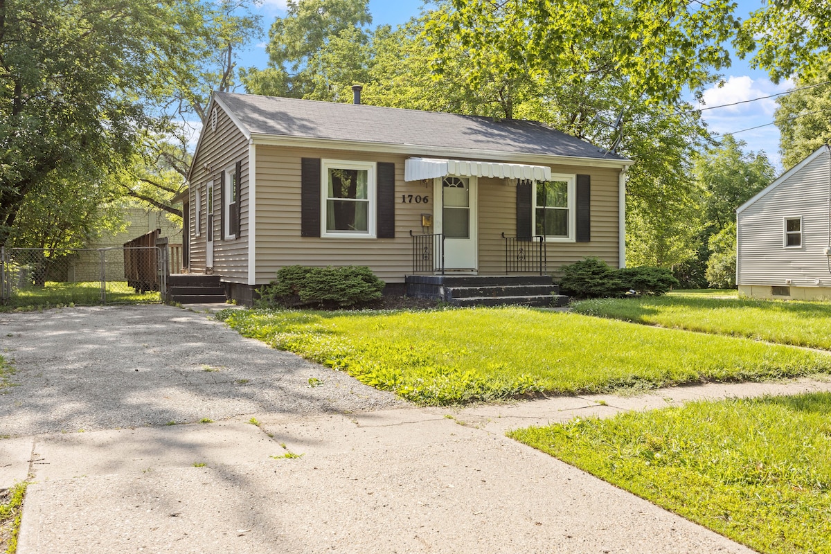 Cozy Bungalow Central Des Moines