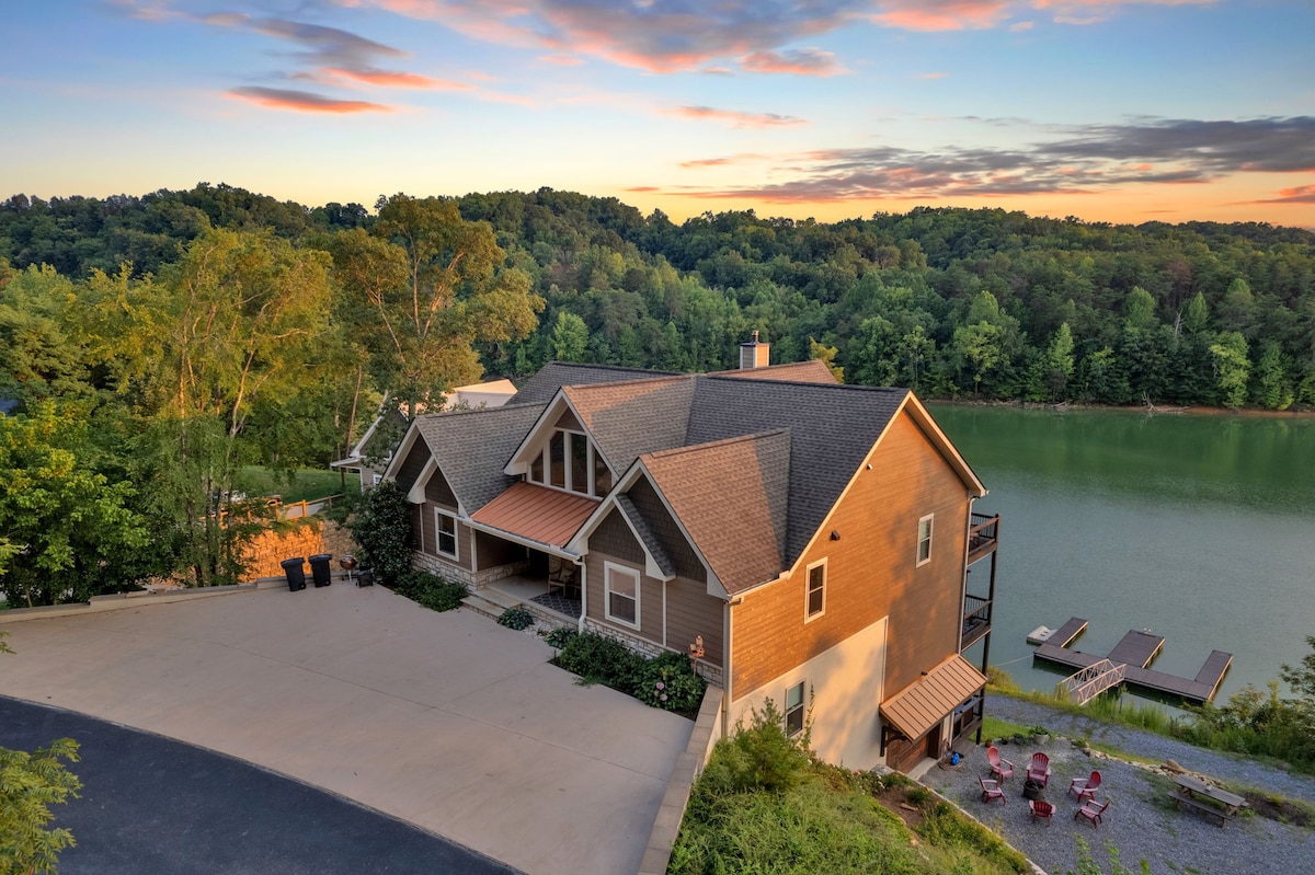 Sanctuary on the Lake *5Br 6Ba Lakefront Luxury*