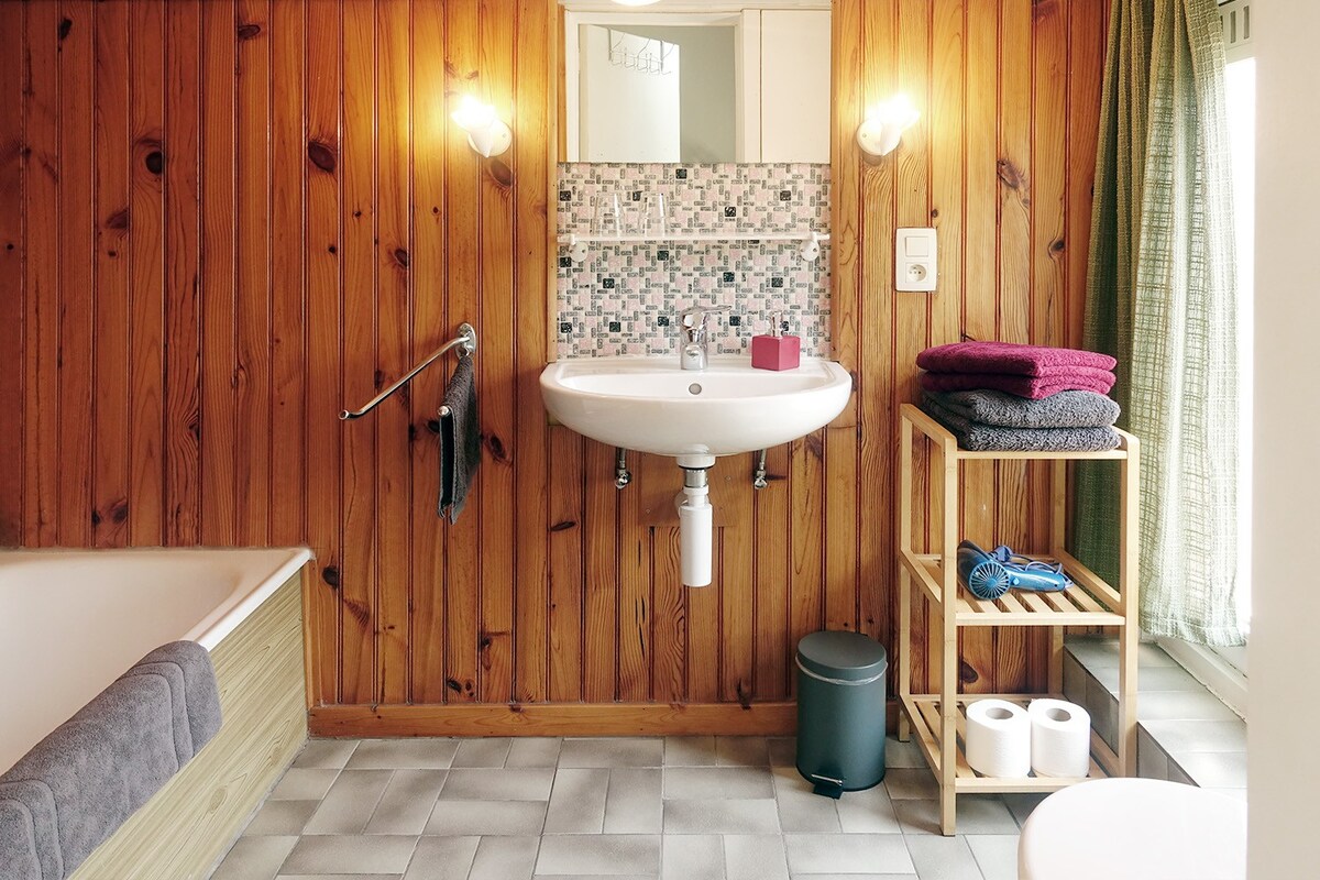 Kamer met eigen badkamer in karaktervolle woning