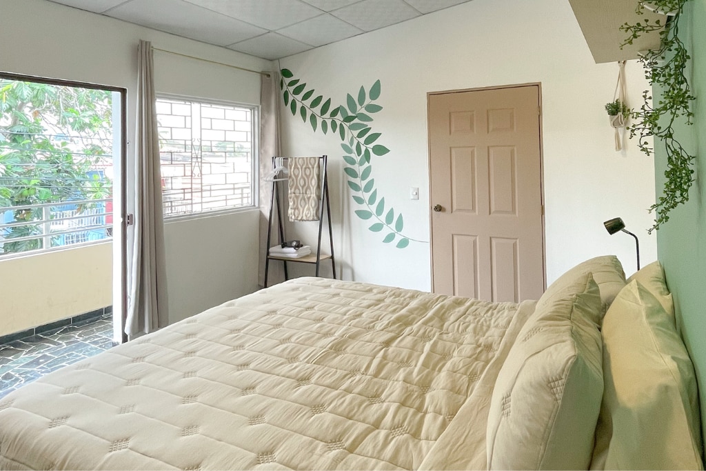 Green Oasis: King Bed w/ Private Bathroom & A/C