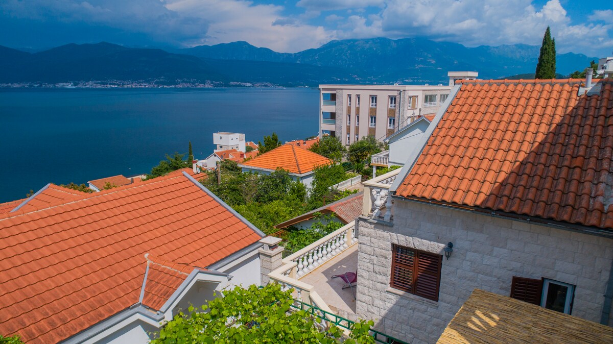 Budget Studio for 3 with View on Tivat Bay