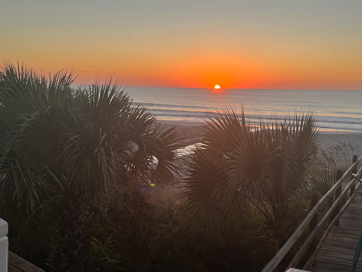 Surfside Beach - Direct Ocean Front and Pool