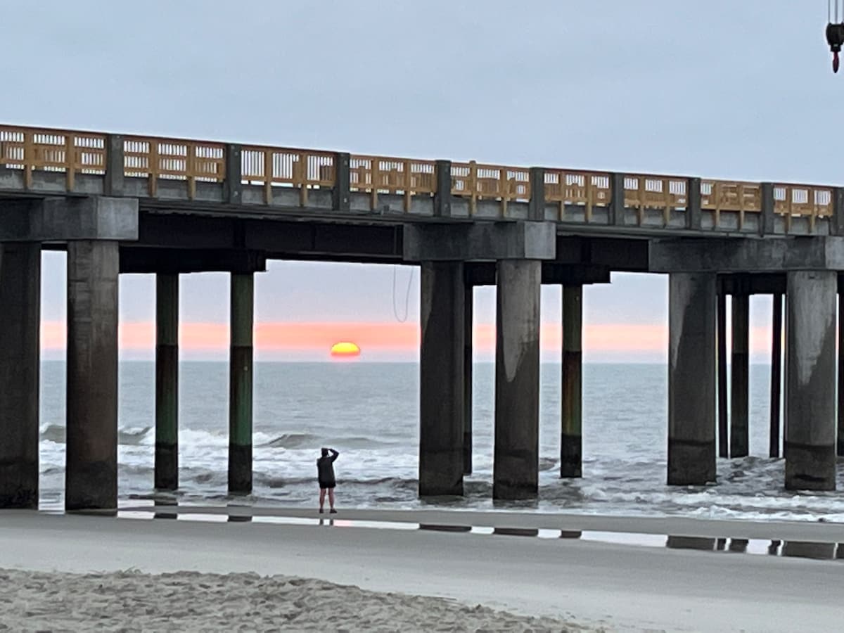 Surfside Beach - Direct Ocean Front and Pool