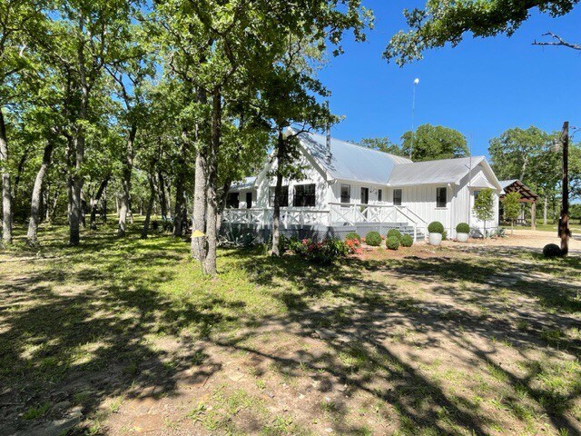 Beautiful private home with lake