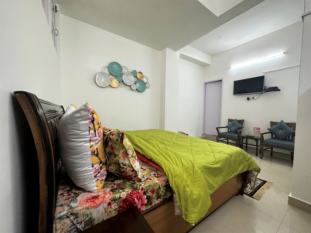 Casa Feliz – Vibrant Verde Room