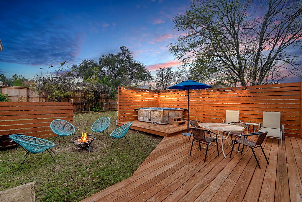 MidCentury Charm|Hot Tub-Firepit|Pets|Walk to Main