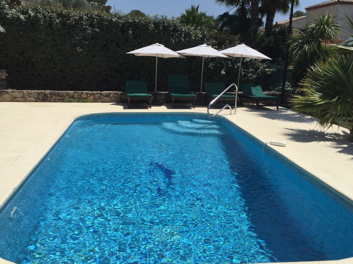 Belle villa provençale, piscine