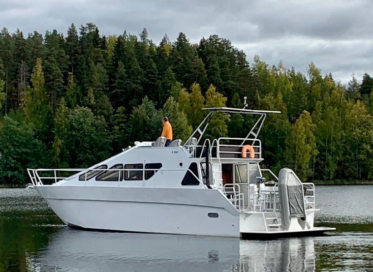 Tyylikäs vene Vesijärven rannalla Lahdessa
