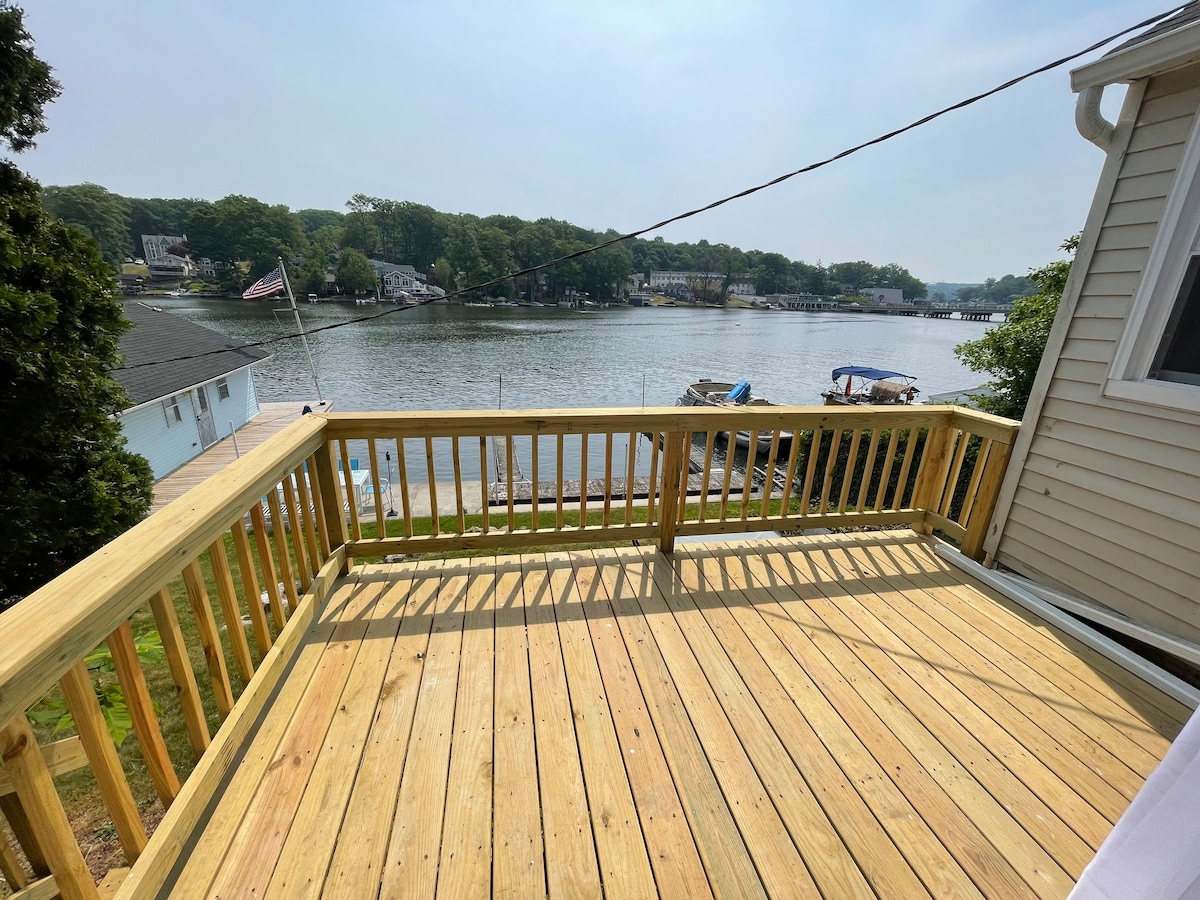 Lakefront Cottage Home