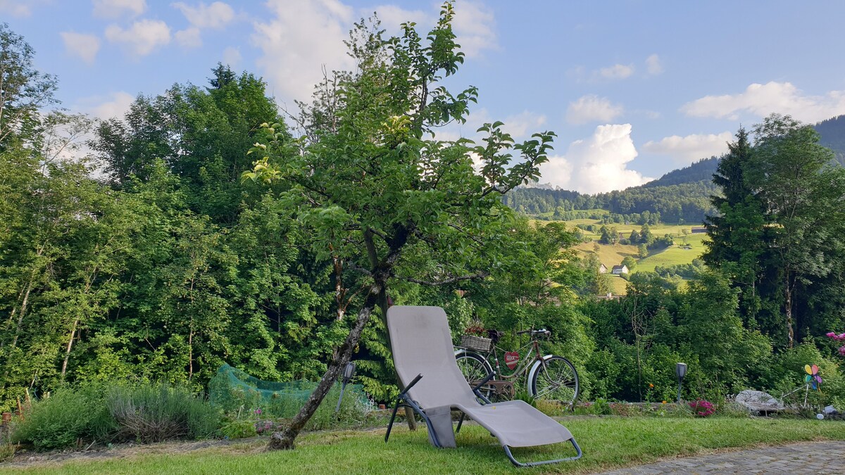 Hausteil mit grossem Garten