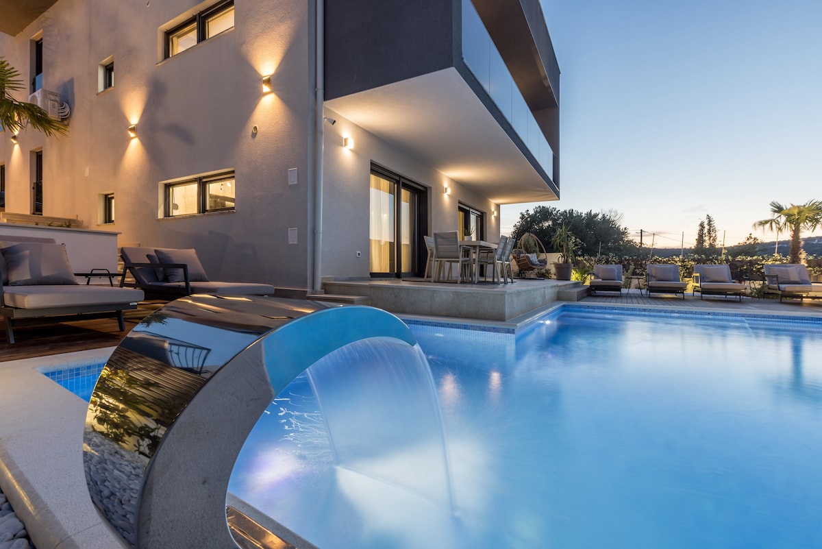 Luxury Villa ToDo ~  heated pool and jacuzzi