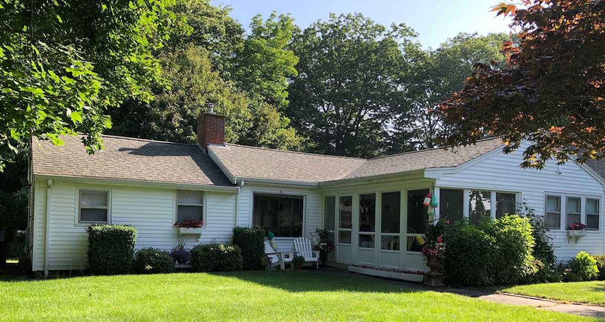 Cozy 1950’s Maine Cottage