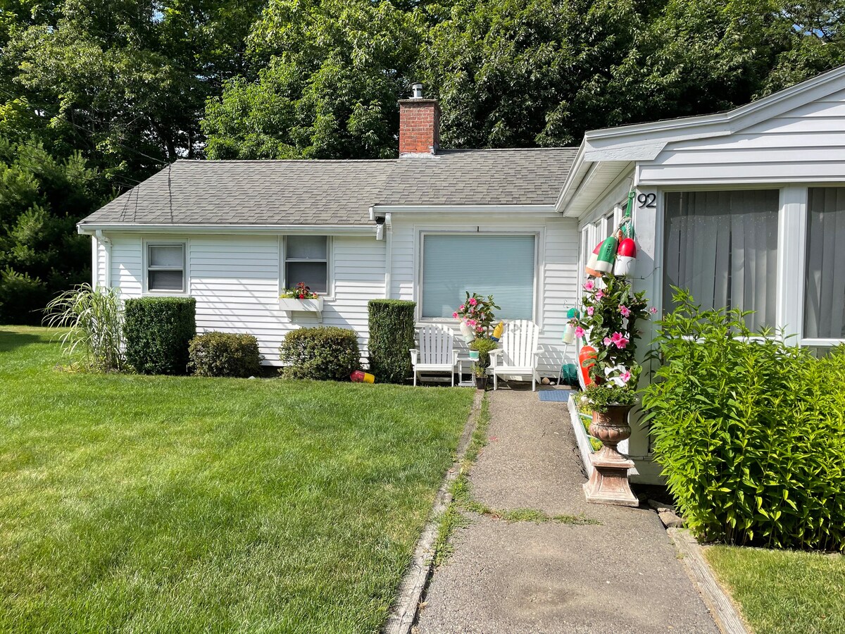 Cozy 1950’s Maine Cottage