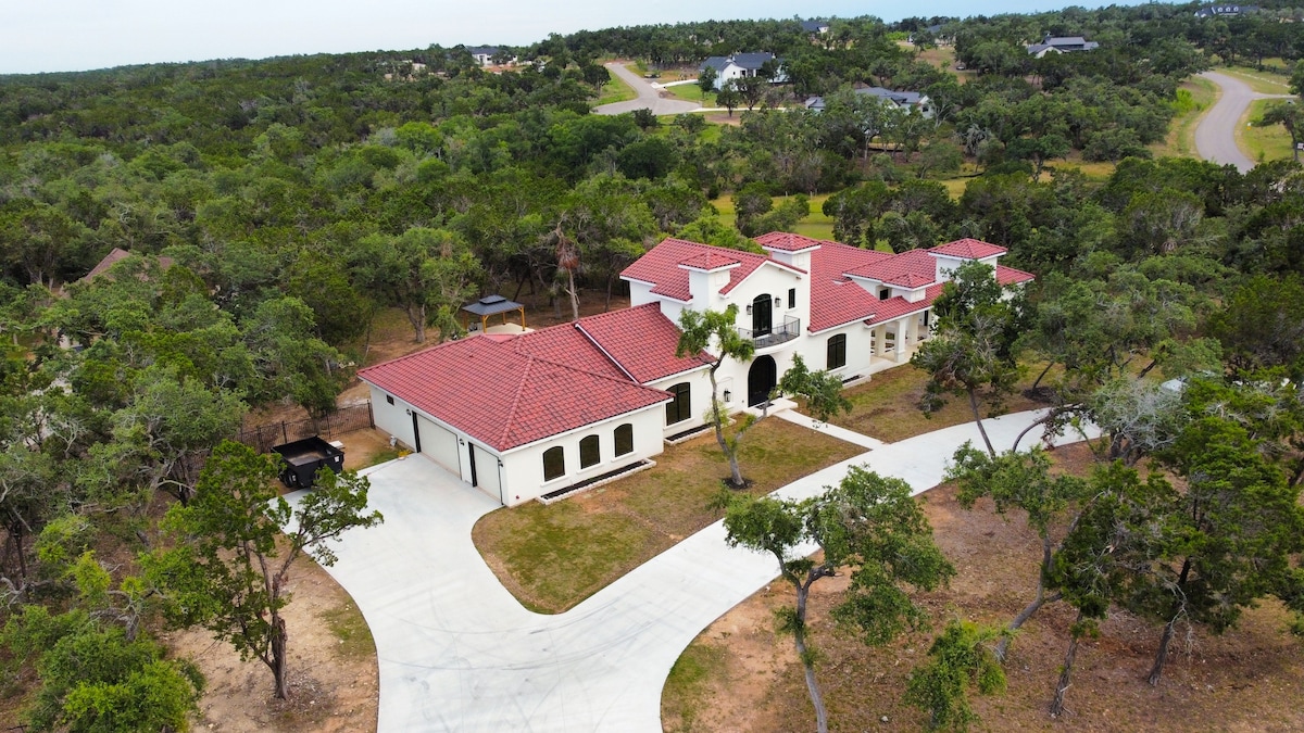 Spacious Hacienda with Pool