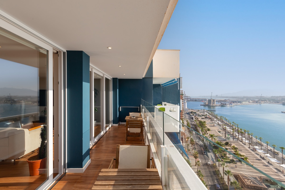 Luxury beach/port apartment