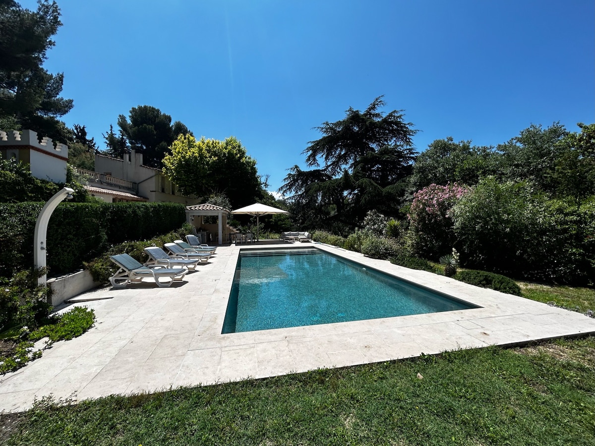 Villa avec piscine dans propriété privée