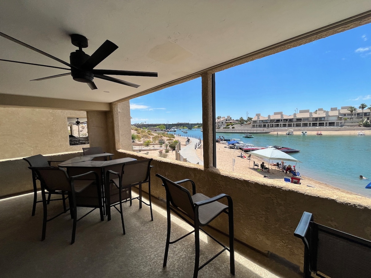 Beach Front Condo In Lake Havasu