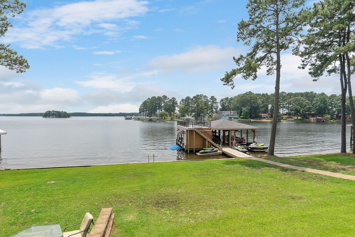 5 Bedroom Waterfront Home on LKG